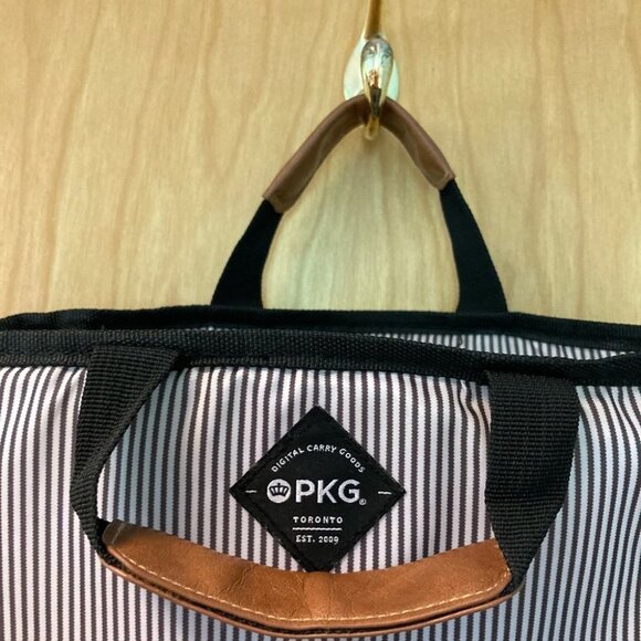 PKG soft body padded laptop or tablet tote with 3 compartments - Picture 4 of 8